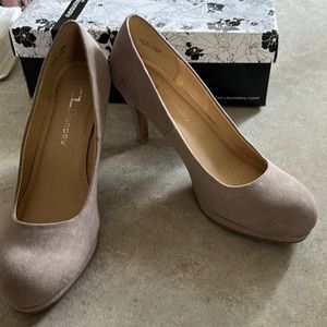Chinese Laundry Nilah heels.  Color- pebble taupe.  Brand new size 7M